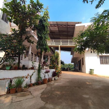 V J Farmstay Garudeshwar エクステリア 写真