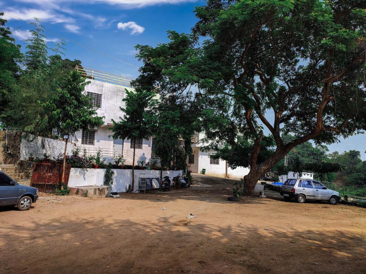 V J Farmstay Garudeshwar エクステリア 写真