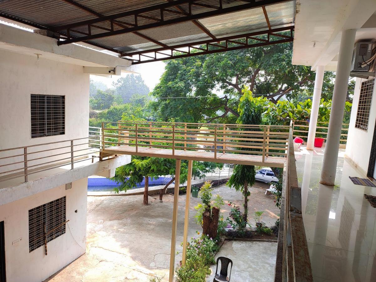V J Farmstay Garudeshwar エクステリア 写真